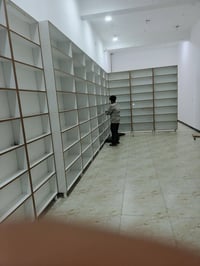 رفوف محل • ١٣ قطعة • ناصرية حي شهداء