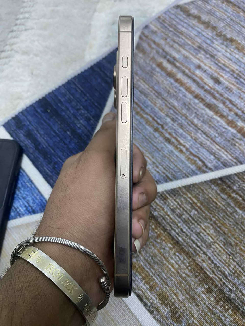 سلام عليكم 16برو ماكس مبدل شاشه 3خيارات والشريحه واكفه جهاز جديد بعده بدون ملحقات ذاكره256 رقمي *********** واتساب فقط
