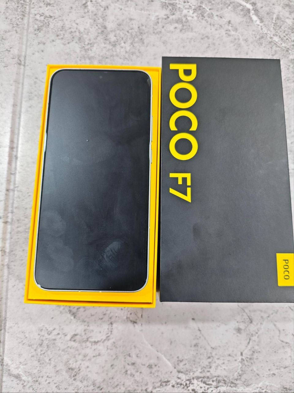 السلام عليكم بوكو F7 للبيع ذاكره 256 السعر 425العنوان بصره أبو الخصيب جامع شهيد طه رقم ***********
