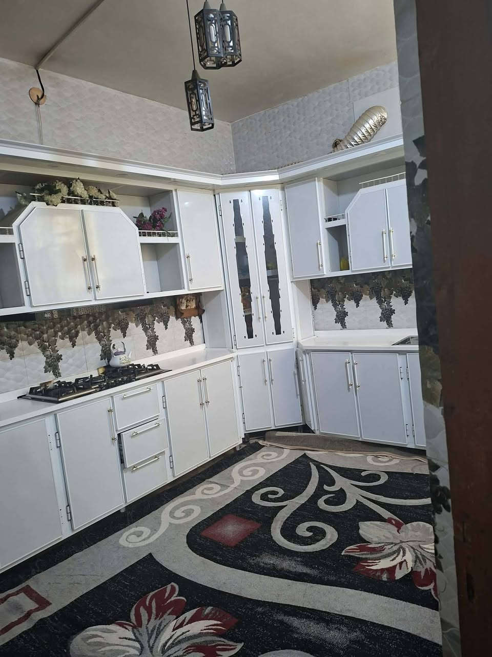 السلام عليكم
مشتمل طابقين ١٥٠ متر مربع 
 باسم المالك سند 25 خلف بنزين خانه اضواء الحله 
غرفتين نوم مطبخ صاله كلدور مجمع صحيات 
الارضيه مرمر بيت كامل مناقصه شي 
خدمات متوفره 
*********** صاحب الدار 
مكلفه بالنشر اي استفسار اتصل واتساب
