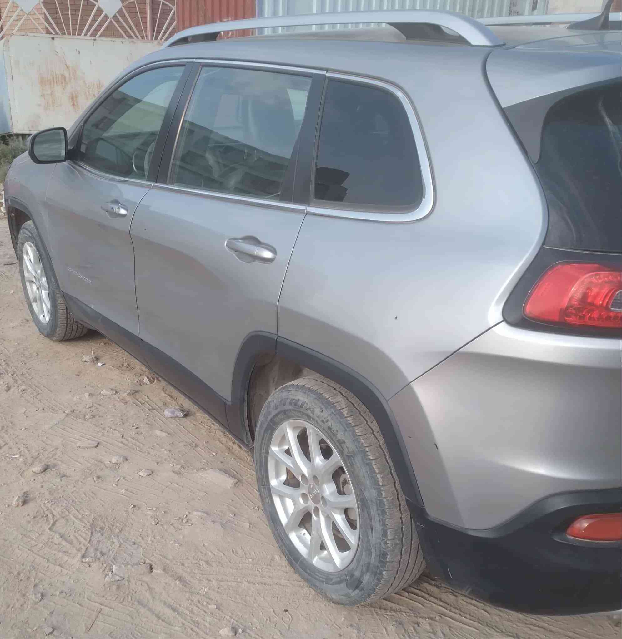 السلام عليكم للبيع السيارة ايرباك سليم
___________________________
♦️نوع السيارة:-جيب _شيروكي (بزون)
♦️الموديل:-2018
♦️ ماشيه   - 91 الف ميل 
♦️اللوحة:-  رقم قادسية انكليزي  باسمي
مكينه 2400 
المواصفات 
1-شاشة كبيرة
2-كامرة خلفيه
3_كشنات جلد
4-هند أبريك بصمة
5-كشافات زنون
6-لايت زنون
7-لد نهاري
8- اوتو ستوب 
9-ويل كب بلادي
10-بصمة تشغيل
11_بصمة أبواب
12-تحكم أستيرن 
13_حجم المحرك. 4 سلندر.                                             
14_داخل جالد اسود
15_ نقص بيه تبريد عاطل 
 بيه نواقص بسيطة سنوية ساقطة 
رقم الهاتف   *********** + 0786154464 بي واتساب 
مكاني بالديوانية  السعر 120 $
