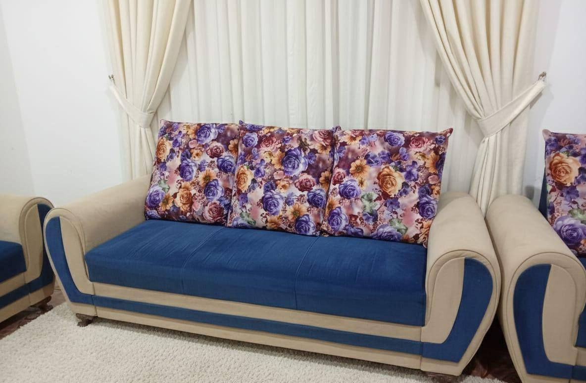 تخم نضيف جداً 8 مقاعد  مكاني الهورة سعرة 250 
***********
