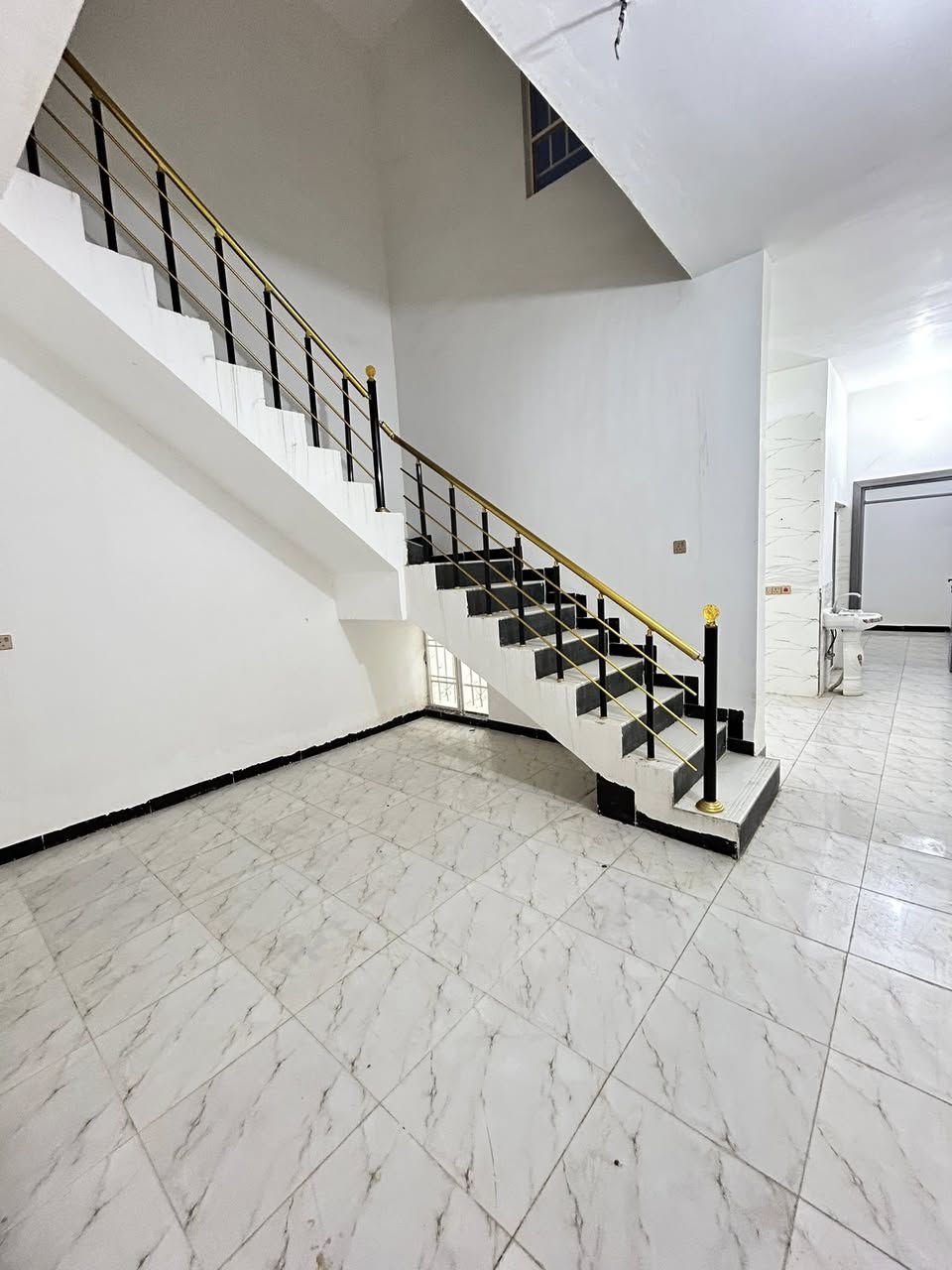 مشتمل للبيع دوانم المعمل
مساحه 100م طابق 
قرب جامع تبارك الرحمن 
بناء جديد 
شارع 10
للأستفسار 
***********
