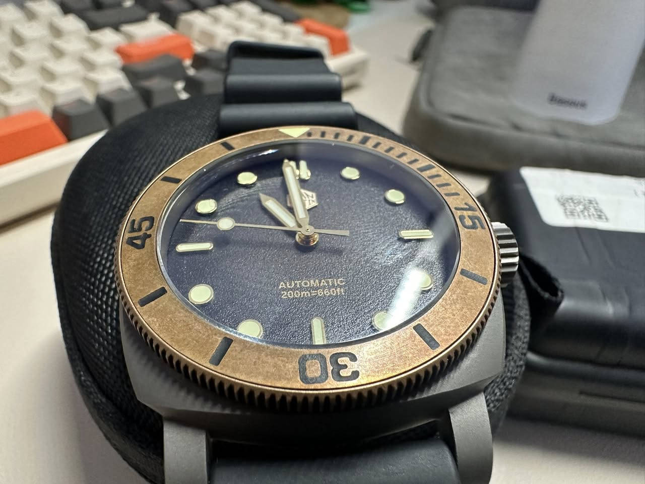 ساعة سان مارتن اشهر ماركة صينية
محرك ياباني سيكو NH35 

البدنة مصنوعة من التيتانيوم المقاوم للخدش 

و الإطار من مادة البرونز الألماني 

و السير ربر درجة أولى 

الساعة زجاج ياقوت مقاوم للخدوش 

الساعة مقاومة للماء ٢٠٠ متر

الساعة بدون بوكس


**إذا كنت صاحب هذا الإعلان وتريد حذفه لأي سبب، رجاءا أرسل رسالة إلى الدعم الفني**