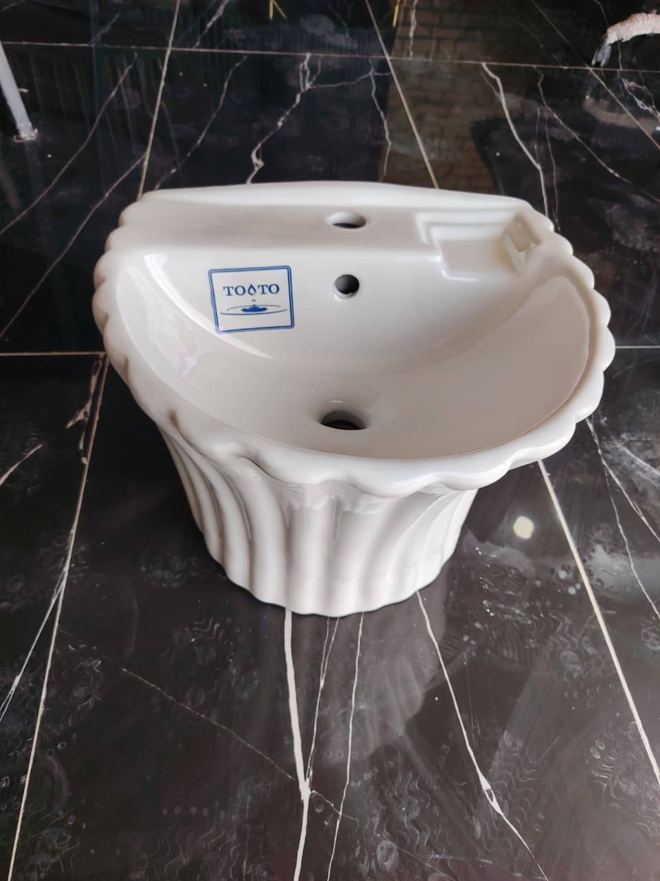 تعلن شركة دلين سرام للصحيات عن وصول حاويه
صحيات ابيض الوان نقوش كافة الموديلات و القياسات
اسعار مدعومه لأصحاب المحلات و المجمعات التجاريه
توصيل الى كافة المحافظات 🚛
عنوان المخزن واسط قضاء الحي شارع العام
هاتف _ واتساب ***********
