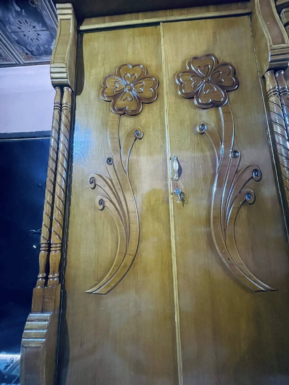 غرفه عراقيه تسكام نظيفه البيع سعر 800عنوان زبير  مو شراي لاتتصل رجآ ***********
