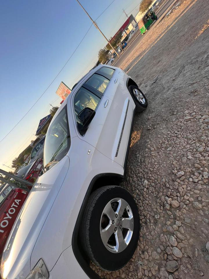 جيب كراند شيروكي
موديل 2013 خليجي مكفولة فول الفول مواصفات
محرك 3600 
جكات تصعد وتنزل
بنوراما
بصمة تشغيل وابواب وصندوق
تشغيل عن بعد
خزن كشنات
مري شفط
فور ويل
شاشة تدعم كار بلي
تدفئة كشنات امامي وخلفي
كشنات كهرباء
رادار 
حساسات
لايتات زنون اصلي
تخم تاير
صدر جديد 
رقم دولي
السعر 195
مكان السيارة بغداد
***********
للاتصال واتس اب اثناء الدوام الرسمي
