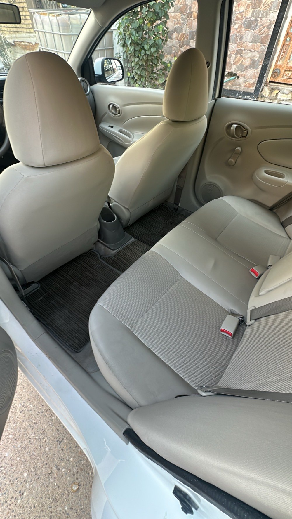 نيسان سني هندي 2023 ماشيه 15 الف مكاني بصره سعر 124 وبيها مجال قليل بيها بارد قليل باب سايق ما مبين ولباقي كفاله سياره أخت الزيرو 