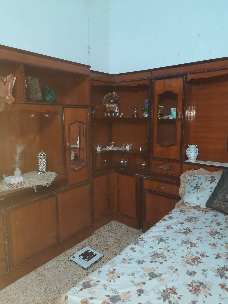 غرفه ديوان مسرح صاج للبيع السعر ٦٥٠ المكان الطاش الأولى قرب الجسر ***********

