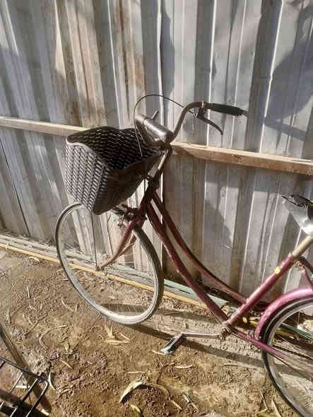 اخوان ٣ بايسكلات 
ثنين حجم ٢٦  نقصهن تايرواحد وجوب والثاني جبتله جوابه ثنين وبعدين مشادهن 
والثالث مال سباق نقصه جوابه هم والتفاصيل بالصور للبيع الكل ب١٠٠ الف والشراي يتدلل مكاني بغداد العامريه للاستفسار مراسله ماسنجر او الاتصال على واتساب عالرقم *********** بغداد
