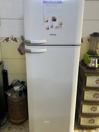 ثلاجه • نضيفه • شغاله