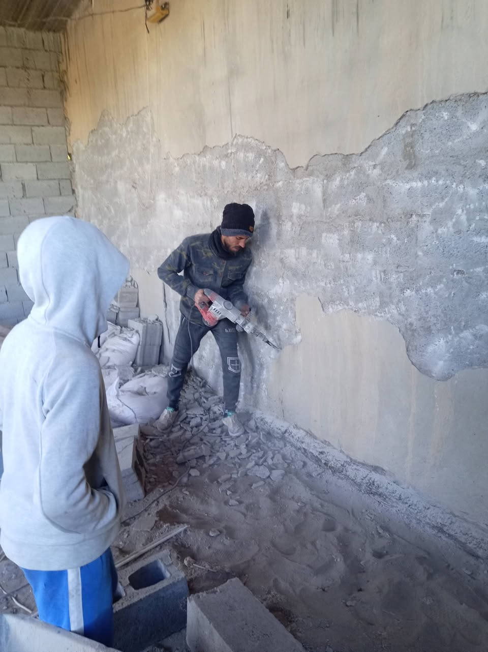 سلام عليكم  / يوجد كادر عمل جاهز/ تصعيد مواد/ تنضيف بيوت/ تفليش/ تكشيط/ تنضيف حدائق/ دفن نهري  / شقلنه ليل ونهار   /ومعداتنه جاهز/ ماعليك بس تصال على رقم  /    ‏‪***********‬‏
