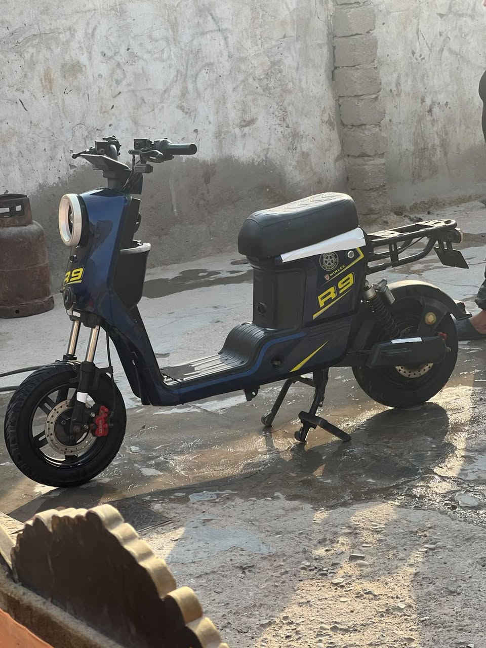 سلام عليكم درجه R9مديل 2025 جديده بطاريات ونللي 32انمبير سعر 325بيه مجال المكان  البصره الزبير توصل وتساب فقط (***********)
