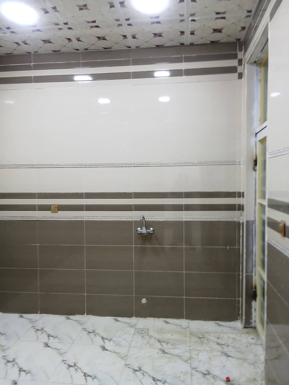 بيت لبيع مساحه 100 متر ركن وجه واحد طابقين بناء جديد بعده محد ساكن بيه حي الفداء فرع  الصيدلية بدور سعر 150 و بيه مجال استفسار صاحب البيت ***********
