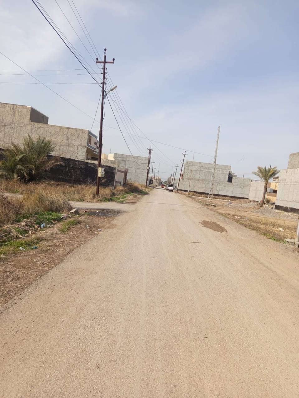 بسعر٣٥ مليون فقط 
سعر جداً مناسب بالنسبه لاسعار المنطقه 
قطعة ارض المساحة ١٠٠ متر طابو زراعي سند ٢٥
شارع بعرض ١٥ متر متوفره كافة الخدمات 
ماء كهرباء تبليط سكن 
مشيد عليها بتلو كما موضح بالصور 
( تستلم بناء لحد السقف مواد البناء جاهزه )
📍الموقع : مجاور جامعة بلاد الرافدين 
شارع حداده بلاحدود
للتواصل : *********** 📞
