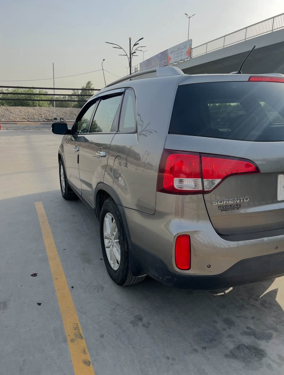السلام عليكم 
كيا سورنتو 2014 وارد امريكي
رقم بغداد بأسمي 
المواصفات 
شاشة لمس صغيرة 
كشنات وارضية جلد
كامرة خلفية
بردات خلفية
تحكمات ستيرن
تدفئة بالكراسي
اشاير بالمري 
لايتات لد
حساسات
محرك 2400 
5 راكب 
تايرات جديدة
باتري جديد 
صدر امامي وخلفي جديد 
يدات نيكل 
حادثها ضربة خفيفة بالصندوق 
+هنا صار بيها بارد بحافة الباب الخلف السائق
تحويل ثاني يوم
*********** موجود اتصال او واتساب
السعر 180 ورقة وبيها مجال بغداد, العراق
