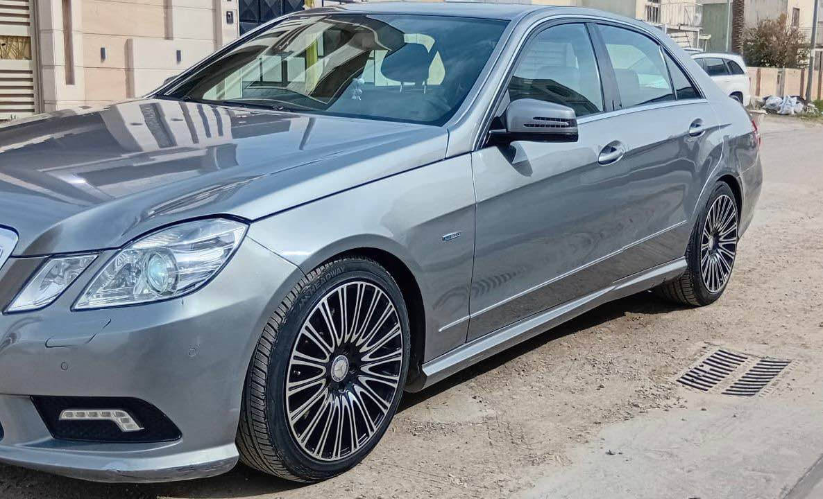 السلام عليكم 
رجاء اقره العلان يله تخابر 
السعر 125ورقه 
رجاء فقط بيع نقد ومستعجل 
مرسيدس E350 تفس طبيعي موديل 2011 وارد الماني فول عدا الفتحه تو ويل اصل محرك V6 مبدل جديد 
رقم اربيل جديد باسمي تحويل مباشر السياره جاهزه بدون اي نقص 
حادثة جاملغ جهه السايق بيه 4 قطع صبغ من ضمنهن القماره ومكانات بارد صغار سوناره موجود (ابيعك صبغ عام ) اكفله من الگلبه والكص وشاصي ولغد ودواخل وتحويل 
مكانه اليرموك 4شوارع *********** بغداد, العراق
