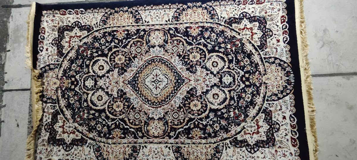 مجموعة اغراض للبيع 
زولية 2.5م في 1.5م ب 40 تركي
زولية 3.5م في 2.5م ب 50 تركي قطن
ميز تلفزيون ب 30
الاغراض بيه مجال للاتصال ***********
مكاني البنوك
