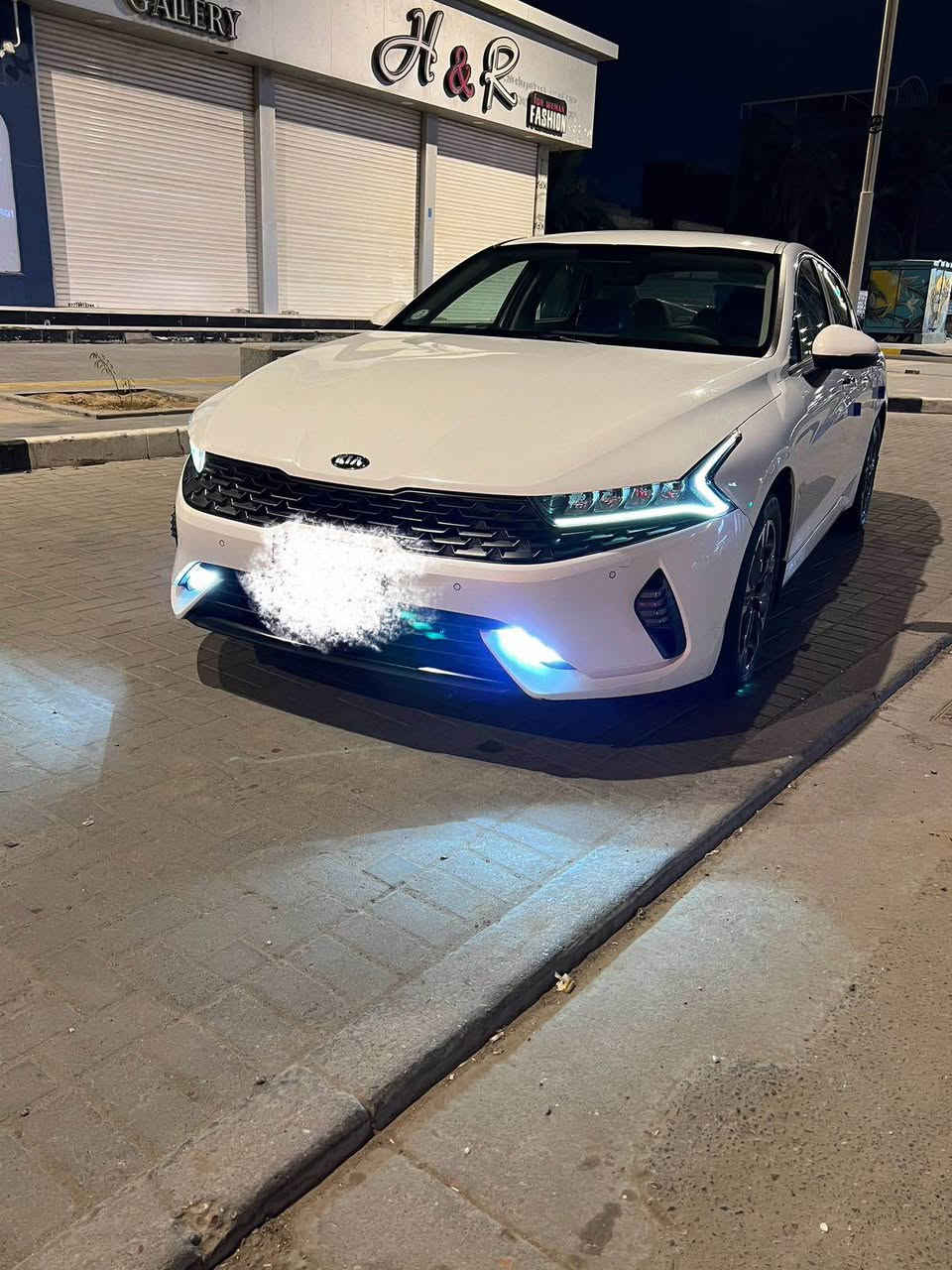 السلام عليكم 
للبيع كي فايف موديل 2021 وارد خليجي اربيل بسم شركه تريد تحويل تريد وكاله ماشيه 79الف سياره كفاله عامه ما عدى بارد اربع اصابع باب خلف العبري مواصفات السياره 
-بصمه تشغيل وابواب وصندوق ذكي وتشغيل عن بعد
-تحكم استيرن جهتين 
-خمس وضعيات قياده 
-تبريد قطعتين 
-شاشه كامره خلفيه واماميه 
-سياره سبير منازل 
الاستفسار *********** البصرة, العراق
