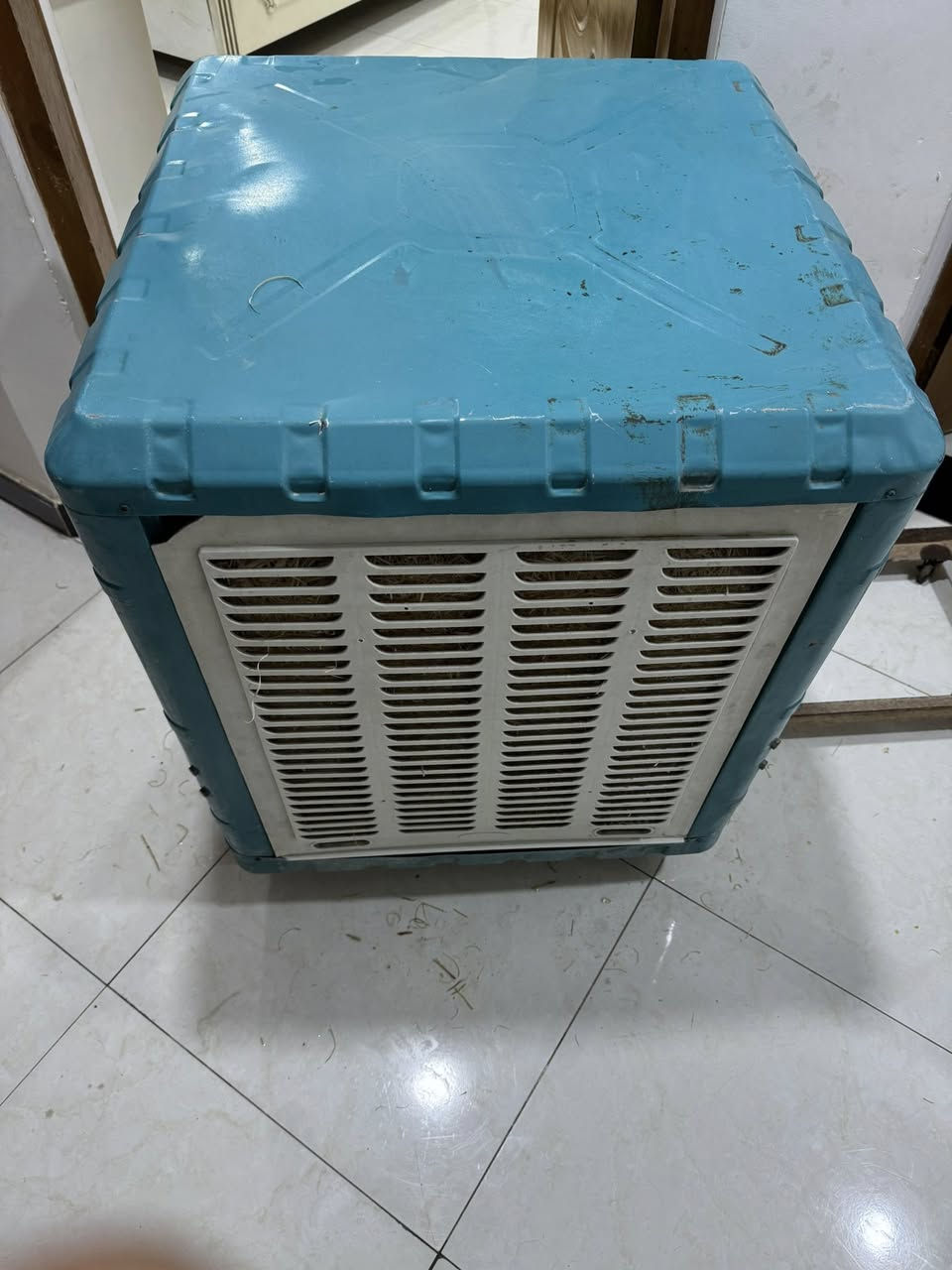 جنرال ماعرف حجمها بس جبيره 
كامله وبارده ثلج ماطور الجبير سرعتين 
دبل حلفه مخليلها برودتها تخبل 
بس مضايقتني اريد ام التايرات مراوس 
او بيع ب75 الف واني اوصله عندي بيكم هيه والتوصيل ب75 
مكاني بغداد الامين الثانيه 
***********
