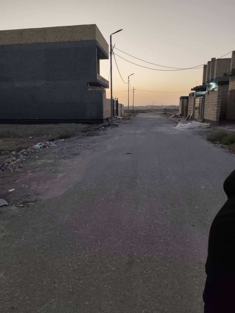 السلام عليكم 
قطعه ارض طابو زراعي ٢٥ للبيع مساحتها ٤٠٠م الموقع مجمع نبيل ع حولي مجمع الزهراء خامس شارع ع جهه اليسرى تبعد عن الشارع اليفصل طابو الثالثه عن المجمع سادس قطعه موقع مميز خدمات كامله تبليط ومجاري وأناره للاستفسار 
***********
