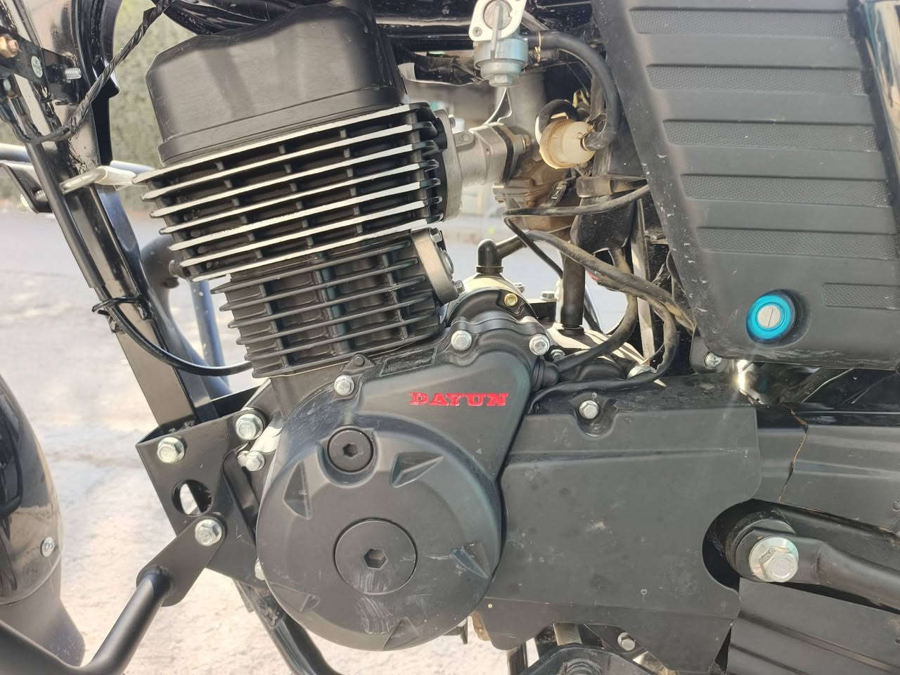 السلام عليكم دراجة دايوان  2025 نازلة شهر ال12 نهايته بعدها ما ماشية اقل 1000 كيلو بعدها جديدة بدهن الشركة سعرها 2300 وبيها مجال بسيط حك الجية ***********
