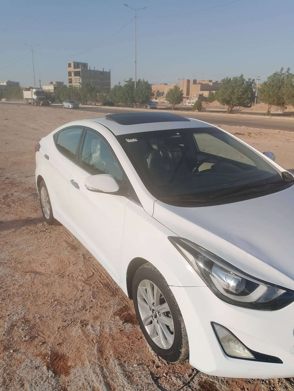 السلام عليكم
النتره موديل 15 

عارضينها 118قفل 15
باب مبدله بلاديه 

صبغ بالجاملغ الكدام 
صبغ بالدور الوره مال الجاملغ
تبريد قطعتين
مكينه 1800
مكينه وحداديه جاهزه
***********
