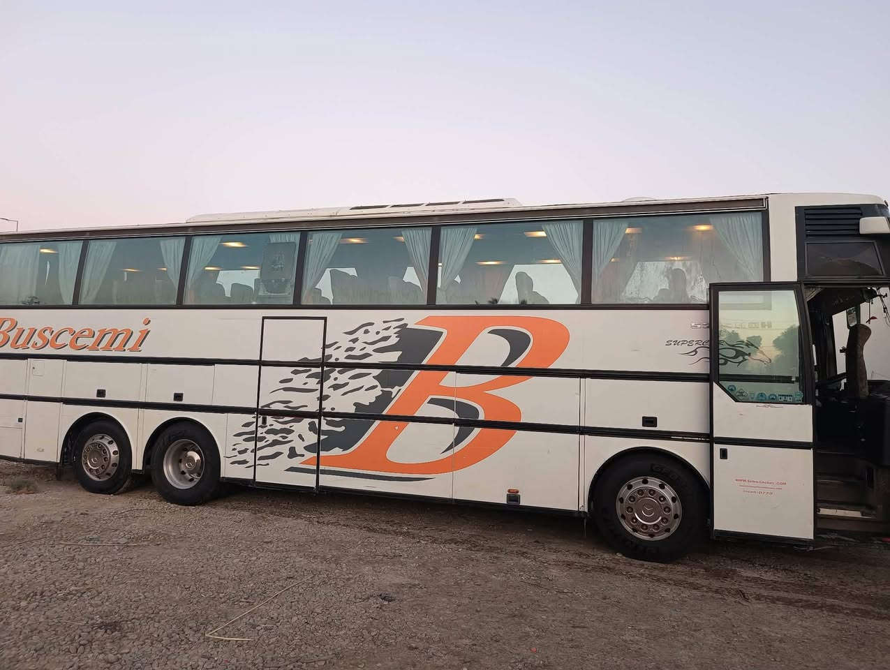 السلام عليكم تسعينيه للبيع او مراوس بسيارة زغيره ترهم
تخم تاير /كلج جديد/تبريد صيني 
للأستفسار ***********
