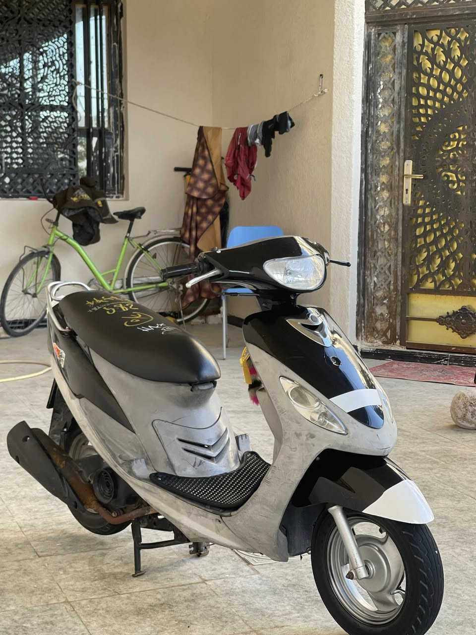 السلام عليكم ماكس قجمه للبيع مامفتوحه بوشه ٤٩ مديل ٢٠٠٨ ملحه فول ترايش وحواضن كلهه ملاح وكلهه ختم واحد ونضافه الدراجه خرسه ماتنسمع كلشي شغال زنون عالي ناصي اشاير سكنات ام الريموت ٧ الوان دبلات وره وكدام بريك وره وكدام بالمكان كامله مامفتوحه ولا ملعوب بيهه ولا تنضحك دهن تايرات جدد كلهه بلاديه الكابريته الكزوز الكفرات كلشي وكلاشي تاخذهه تدعيلي الله شاهد سلف هندر الله شاهد السلف ناوي اشيله لان اشغل بس سلف نكره من الصبح الشراي بصره ابو الخصيب شارع الوسطي السعر ٧٥٠ قفللل ***********
