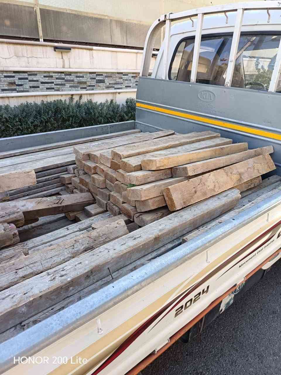 السلام عليكم لوح نص مكعب وبقار٥٠وحده ٢ب٤ وسير مشكل ٢متر ٣متر ١متر مكان بغداد ٣٠٠ الف شلع هاي اصوره كدامك شراي يتصل ***********
