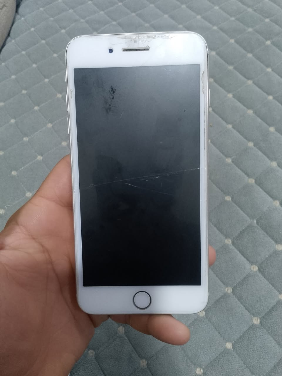 السلام عليكم جهاز ايفون 8 جهاز وكاله ما مفتوح يحب راسلني خاص ***********
