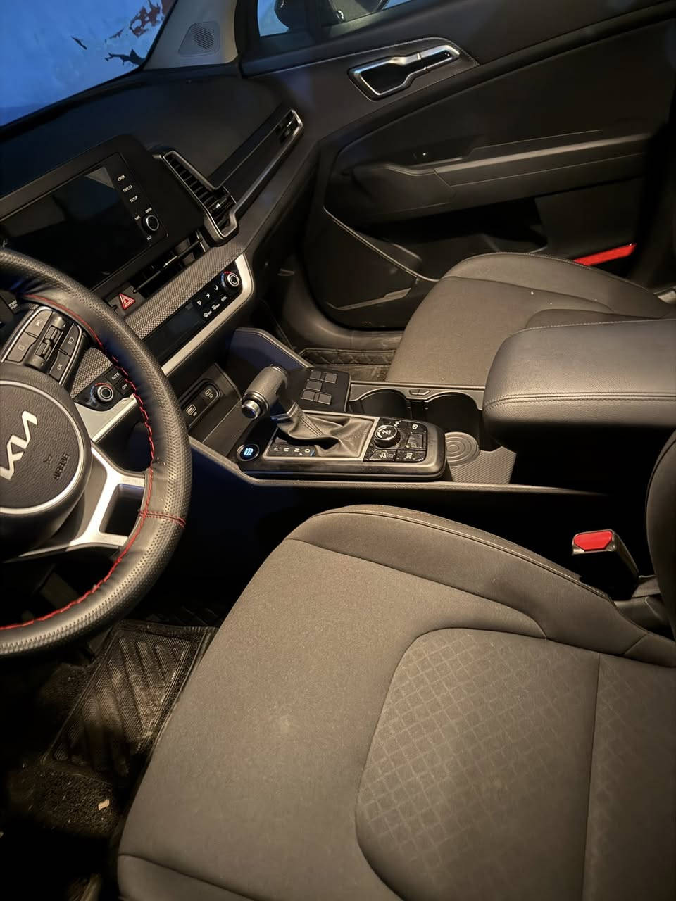 السلام عليكم سبورتج للبيع موديل 25 خليجي ماشيه 6 فقط رقم بغداد باسمي بصمه حساس خلفي  تشغيل عن بعد لدات امامي وخلفي هند بريك بصمه مري شفط السياره كفاله عامه وبعده بحاله الوكاله مكاني بغداد الاعضميه السعر 217 ورقه للاتصال ***********
