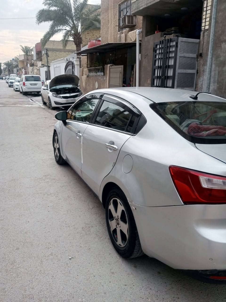 كيا ريو 2016
حرك 1.6 gta معلايه كازكيت من وره الدوانز 
سياره نضيفه مال موظف 
ماشيه 110 mi 
ضربه جاملغ خلفي وصندوق نفسه معمر 
ليبل واحد 
عنوان جميله 
***********
سعر 88
