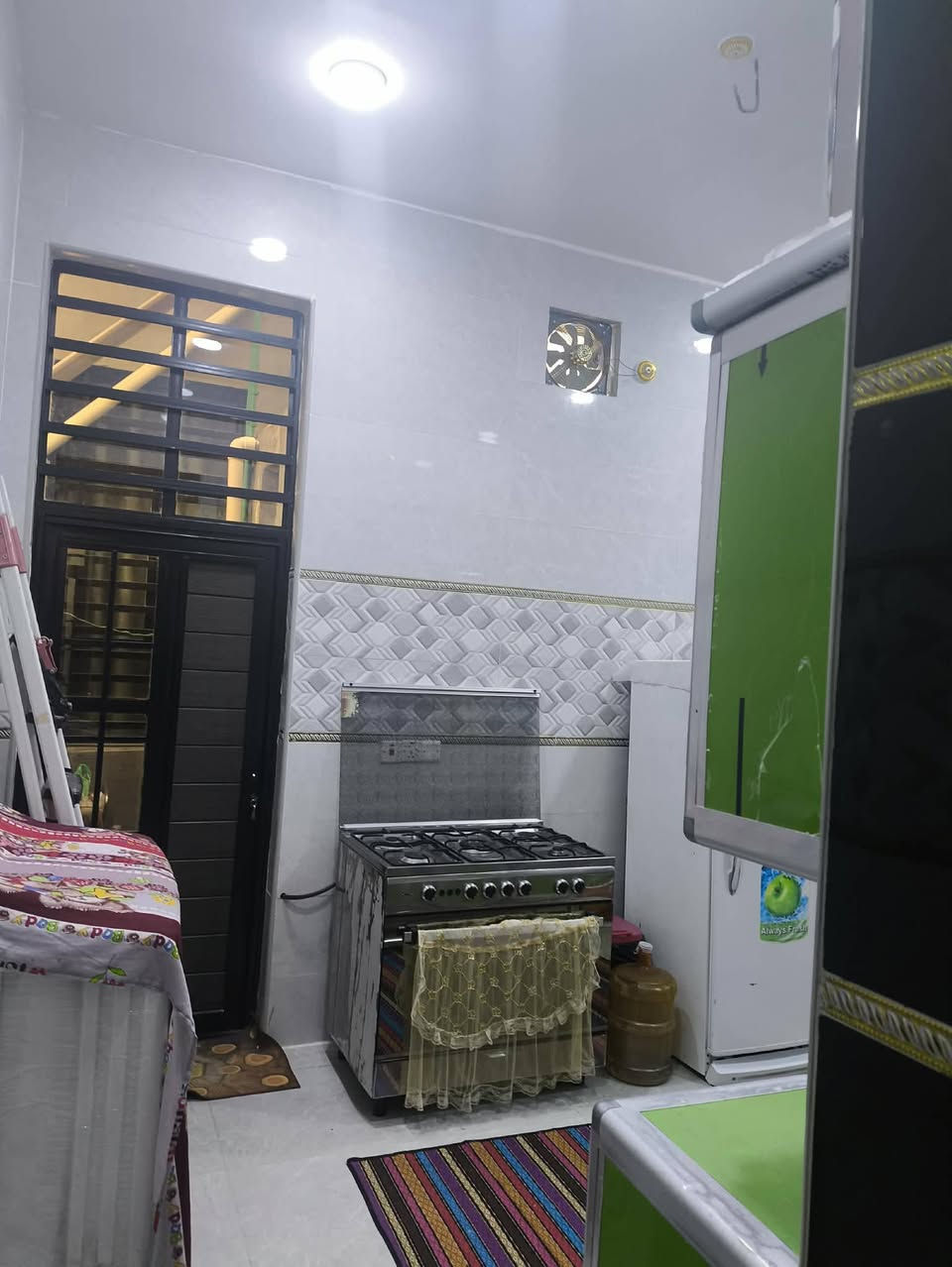 دار للبيع بالنداء شارع مجمع بيتي شغل هندسي درجة اوله ألواح هندي مرمر مساحة البيت 100 متر طابق واحد سعر 87 مع المجال رقم الهاتف واتساب ***********
