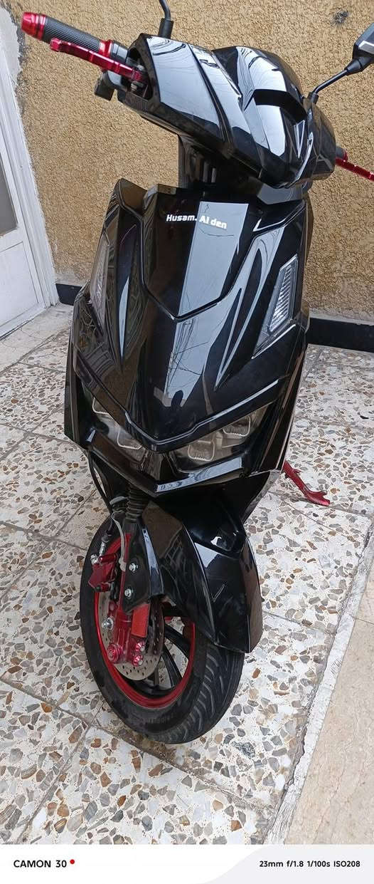 السلام عليكم ورحمه الله وبركاته
دراجه شحن نوع سكنس فول مواصفات ملفها 2500 بطاريات عدد سته كل بطارية 32 امبير سرعتها 70 حقيقي دراجه ما ماشيه هواي نضام البك و بلوتوث بريكات مضبوطه كذالك البطاريات ما متعوبات نضافه فول 
الاستفسار عبر الرقم ***********
مكاني بغداد
