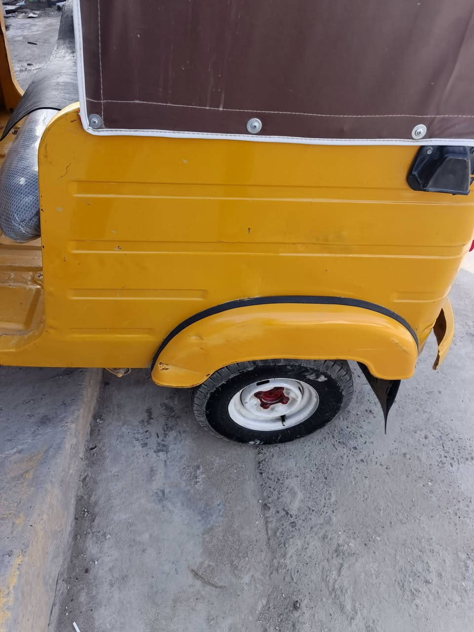 السلام عليكم شباب تكتك رقم وسنويه هزه جديده رقم نكليزي للبيع موديل 18شهر12منه29 تكتك مكفوله من صبغ ومعجون تكتك معمره بس دوس محرك مجفت مره وحده مامشروكه تكتك مال جناي  سعر 5850وبيه مجال للطيبين رقم ***********متواجد واتساب فيس بوك
