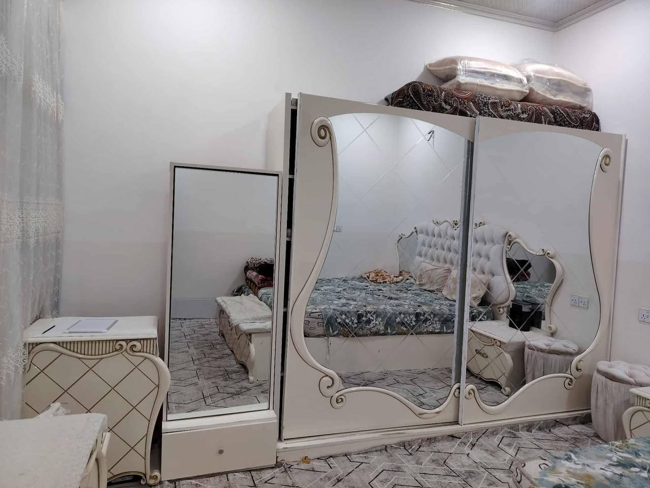 مكلف بنشر غرفه نوم للبيع نظيف كامل استفسار اتصال رقم ***********
