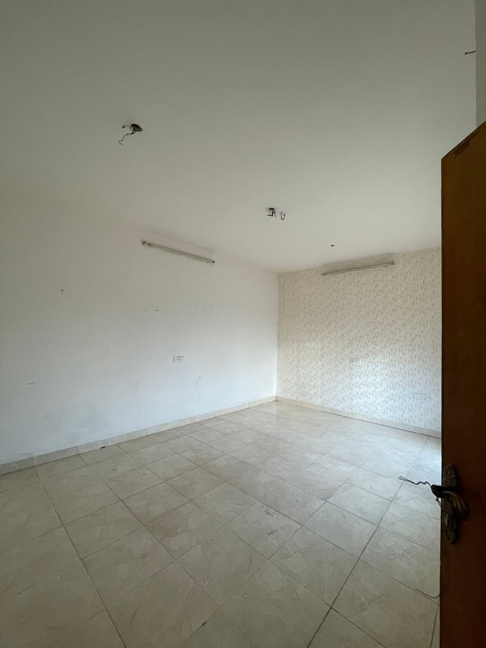 #شقة للإيجار طابقين تصلح مكتب محاماه او شركة موقع جدا مميز  

#العنوان كركوك  - حي عدن -  مقابل جامع تحسين صوراني 
  

 للاستفسار الاتصال *********** رشوان المفرجي 
 ‭ ٠٧٧٣ ٤٥٩ ٢٧٦٩‬ ‬

 يتوفر واتساب - تلكرام  

او مراجعة مكتب [ البيرق للعقارات ]حي عدن سايدين مدينة العاب كركوك  قرب جامع تحسين صوراني مقابل ثانوية امداد للبنات
