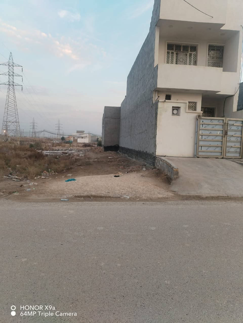 قطعة أرض للبيع📍
٢٠٠ متر طابو زراعي قريبة على الشارع العام ماء وكهرباء 
تبعد مسافة عن محطة كهرباء السكنية 
اسم المنطقة جويلة 
السعر ٢٦ مليون قابل للتفاوض 
***********
بي واتساب همين .
