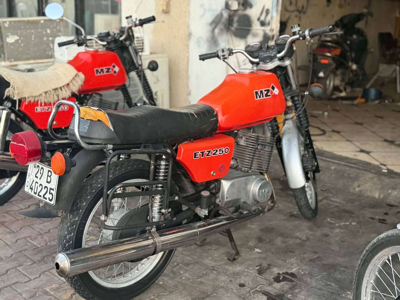 درجة MZ موديل 1988 رقم وسنويه نكليزي تحويل سايس 5 المكينه المانيه كله لحيم مابيها سعر 3 ملاين 
***********
