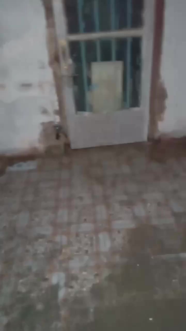 للبيع بيت زراعي سند 25 
120 م غوفتين واستقبال وصاله ومطبخ وصحيات خارجية وداخليه بناء طابوك أساس صب سقف عكاده ارضيه كاشي أوتوماتيكي جدران بورك
موقع حي المعلمين نزلت الصناعي مقابيل مدرسه تاج الدين 
السعر 45
اتصال ***********
