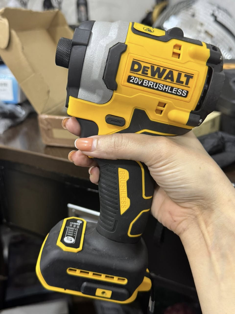 ماركه DEWALT الدريل  القطعه. ١٠٠ الف. المنشار سعره ٤٠.


**إذا كنت صاحب هذا الإعلان وتريد حذفه لأي سبب، رجاءا أرسل رسالة إلى الدعم الفني**