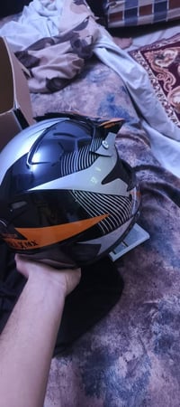 خوذة جديدة • ما ملبوسة • عزل حلو