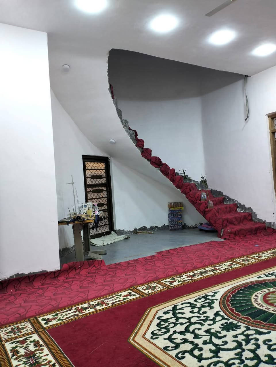 بيت زراعي مساحه 350زراعي المهيديه بي وصل تطويب خدمات ماءمجاري كهرباء السعر 160مراجعه *********** مكتب نجمه الجنوب امام شقق الشموخ/م/ذي قار
