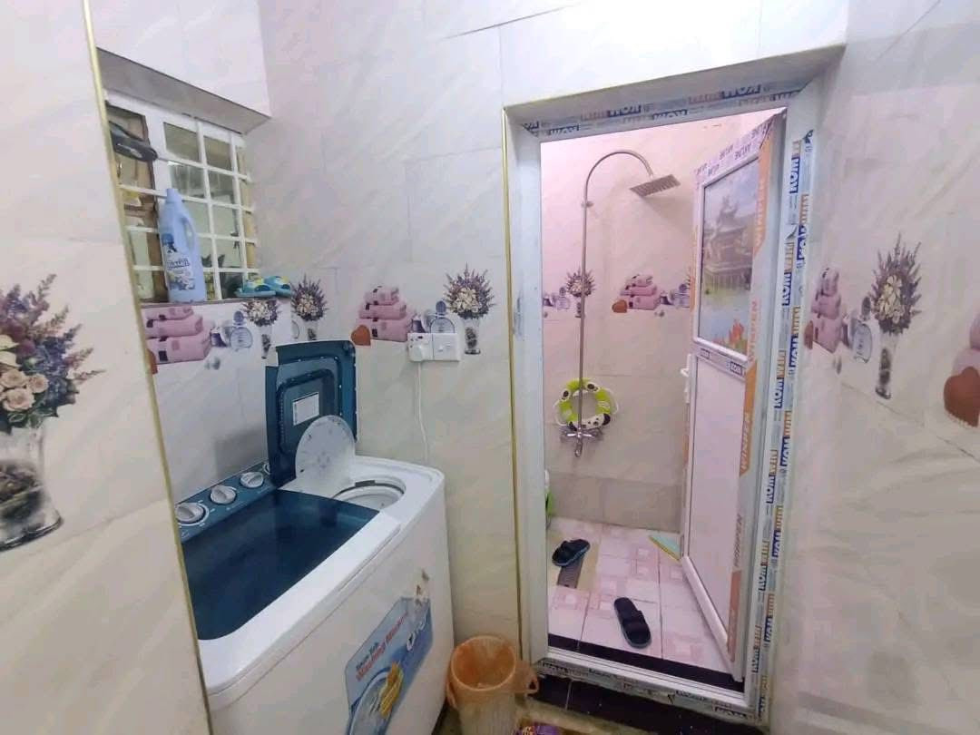 مشتمل للبيع مساحته ١٠٠متر طابق واحد  يحتوي على صاله وغرفه نوم ومطبخ وصحياته بناء جديد على شارع ١٥ مقابيل المستوصف حي التراث للإستفسار اتصال.
*********** بيه واتس اب...
