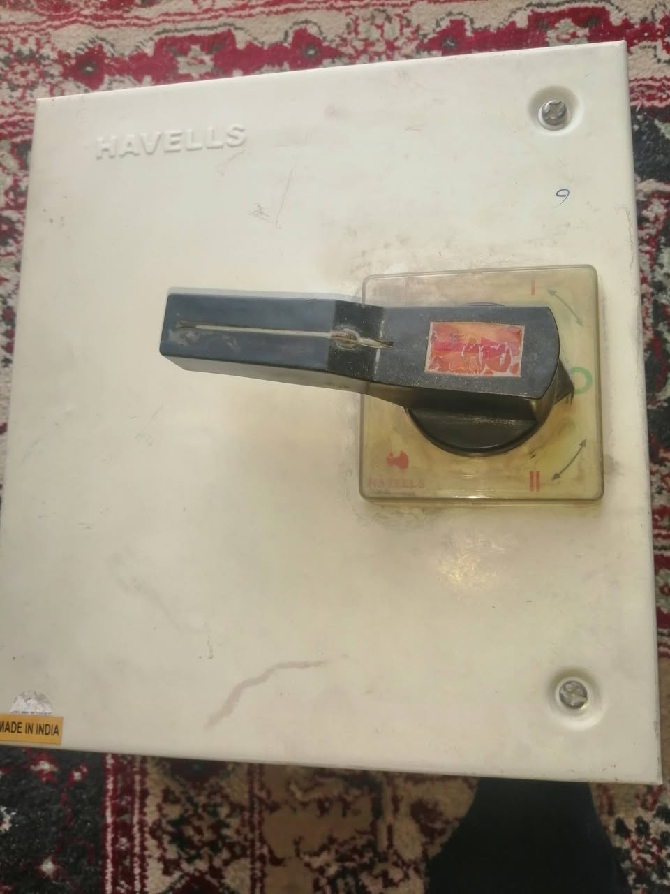 سلام عليكم ورحمة قاطع للبيع 125 انبير شغال علفحص مكاني نجف شارع المدينه *********** @إشارة
