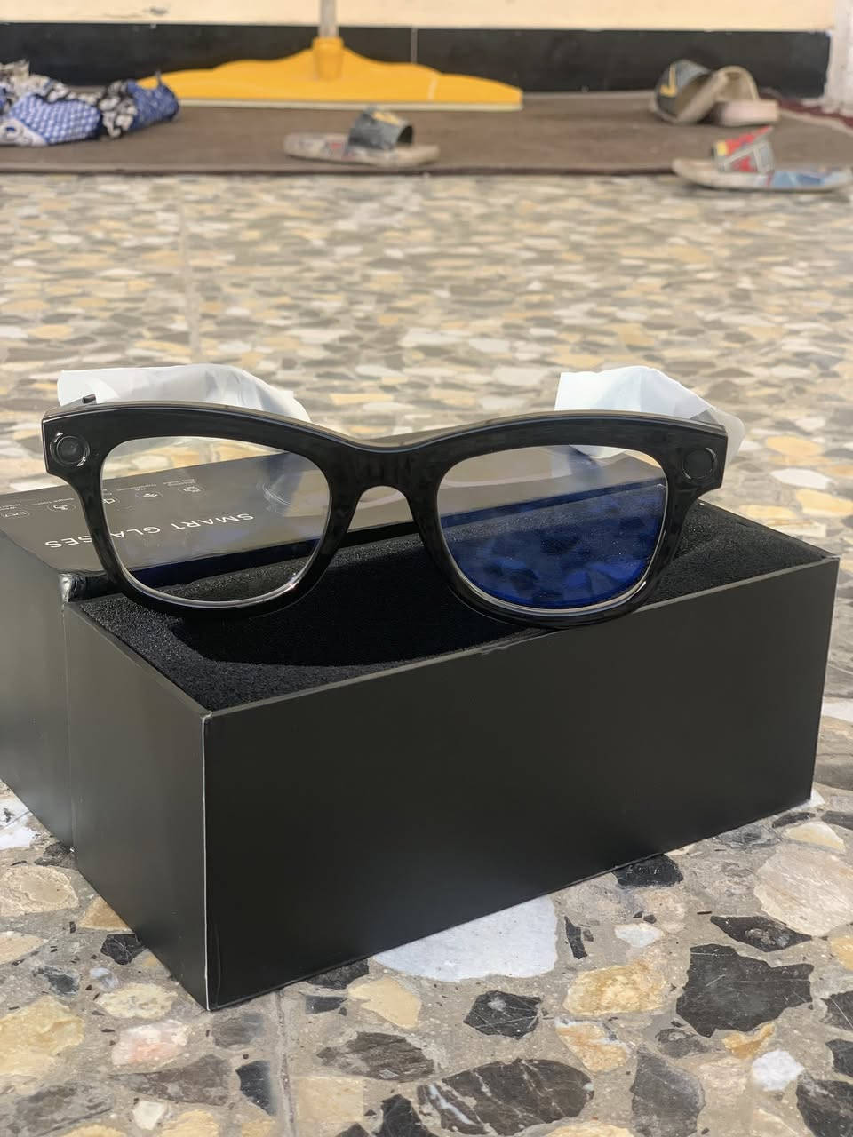 📷 تسجيل فيديو
📶 نقل لاسلكي
👆 تحكم باللمس
🕶️ كشف الارتداء
🔋 بطارية قابلة للشحن
:
جودة الكاميرا (720p أو 1080p)
وجود Wi-Fi أو لا
سعة البطارية
جودة التصنيع

‭0774 144 9744‬ تصال
