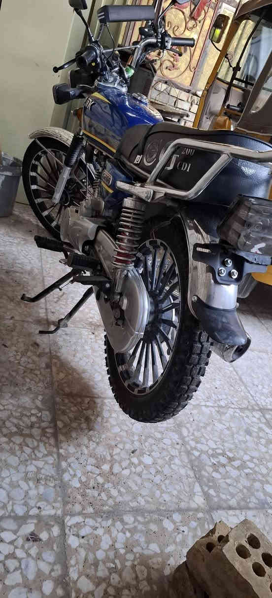 السلام عليكم عارض دراجه للبيع لمو شراي ليخابر 
الدراجه خير من الله يعني ما بيهن نواقص شلعه معدل 
مكاني بغداد فلكت حي النصر السعر875 وبيهه مجال 
مديل 2025    الدراجه اوراق وليسه رقم
الرقم ***********
