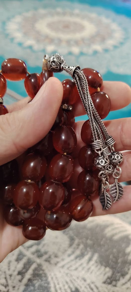 فاتوران  تركيه وسطيه معرقه  ٣٣  حبه  جراخه من ٤ سنوات لون عسلي غامق صلابه وملمس ناعم سبحه راقيه بعد احلى من الصور  (( كركوشه فضه فواصل زاركون ))  الحجم  ١٤ × ١٣  ملم  ((  السعر  ٧٥   الف عراقي  مع التوصيل من الاخير  ))


**إذا كنت صاحب هذا الإعلان وتريد حذفه لأي سبب، رجاءا أرسل رسالة إلى الدعم الفني**