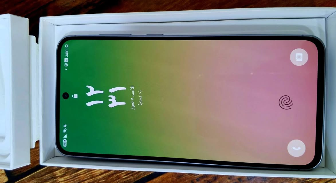 للبيع Samsung Galaxy A56 5G
لون رصاصي مميز

نسخة 256GB ذاكرة / 8GB RAM

الجهاز استعمال شخصي فقط، نظيف جدًا وبدون أي خدوش، لم يدخل صيانة أبدًا، وباقي عليه ضمان تقريبًا 3 إلى 4 أشهر.

المواصفات:

* شاشة 6.7 إنش Super AMOLED بدقة FHD+ وتردد 120Hz

* معالج Exynos 1580 أداء سريع ومستقر

* ذاكرة داخلية 256GB

* RAM 8GB

* كاميرا خلفية ثلاثية 50MP + 12MP + 5MP مع مثبت OIS

* كاميرا أمامية 12MP

* تصوير فيديو 4K

* بطارية 5000mAh

* شحن سريع 45W

* يدعم 5G

* بصمة داخل الشاشة

* مقاومة ماء وغبار IP67

* حماية Gorilla Glass Victus+

* نظام Android 15 ويدعم تحديثات لسنوات طويلة

* اللمس، الكاميرا، السماعات، الشحن، البصمة، والشبكة كلها تعمل بدون مشاكل

* الجهاز قابل للفحص والتجربة قبل الشراء

السعر: 520,000 دينار قابل للتفاوض البسيط 

المكان: سوق الشيوخ /ذي قار


**إذا كنت صاحب هذا الإعلان وتريد حذفه لأي سبب، رجاءا أرسل رسالة إلى الدعم الفني**